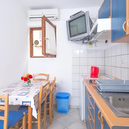 Cvita Sucic Apartment Trogir